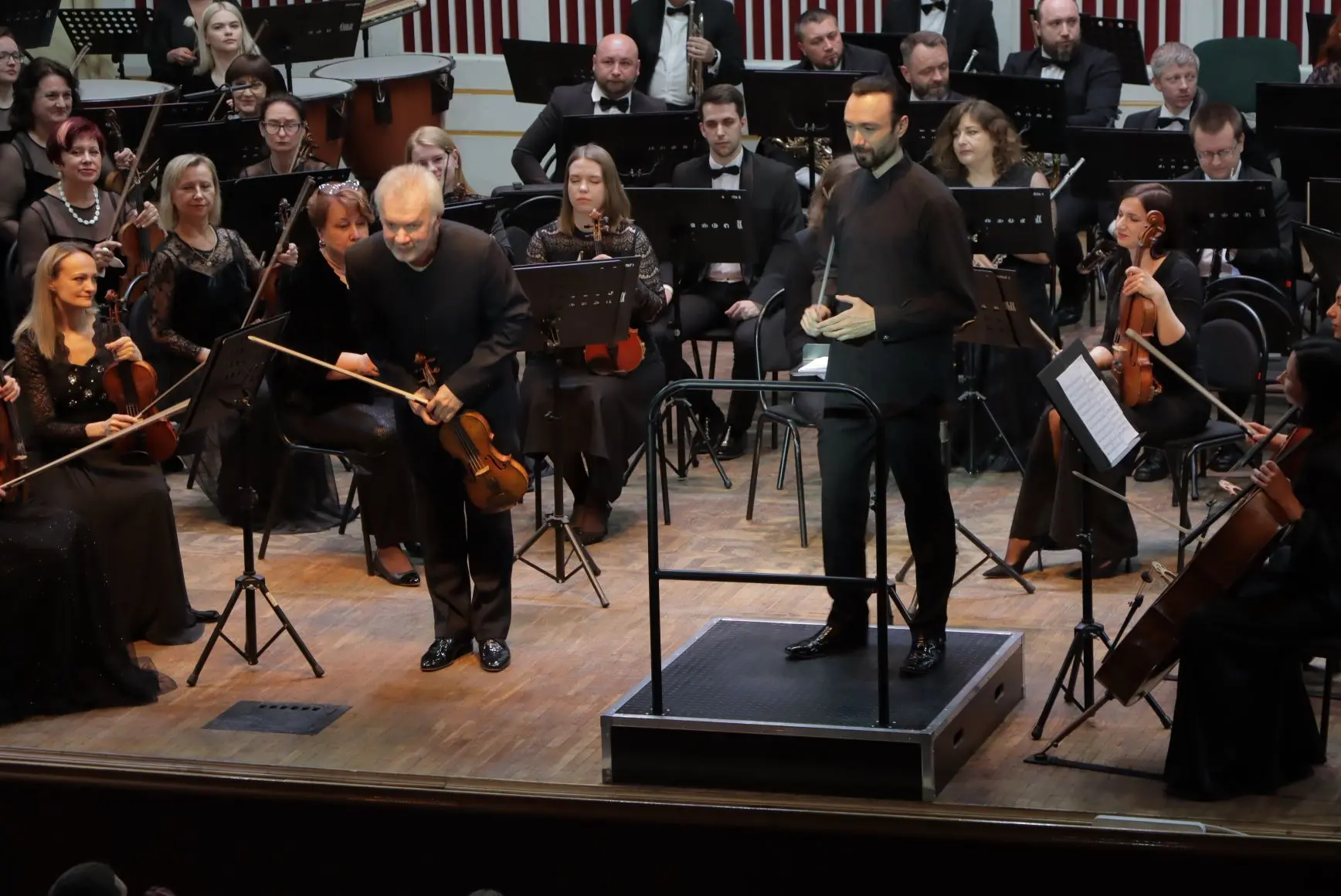 Брянский и Донецкий оркестры выступили на одной сцене Брянский и Донецкий оркестры выступили на одной сцене