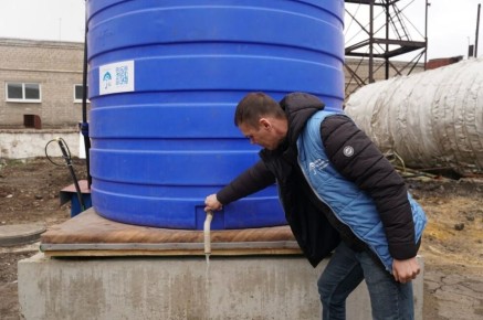 Волонтеры помогли очистить скважины с питьевой водой в Ясиноватой и Горняке