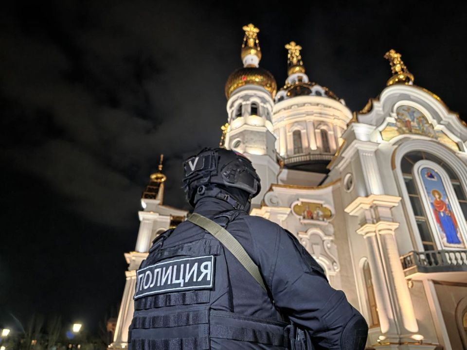 Правоохранители обеспечили охрану общественного порядка во время пасхальных богослужений Правоохранители обеспечили охрану общественного порядка во время пасхальных богослужений