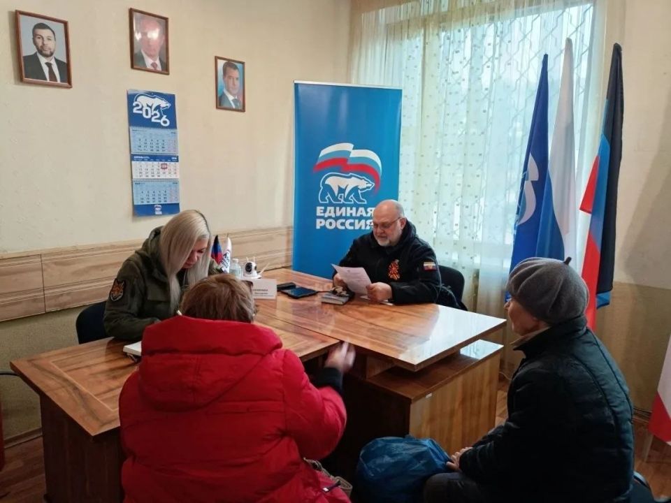 Валентин Левченко: В общественной приёмной партии «Единая Россия» Киевского района Донецка депутат Народного Совета Юрий Сивоконенко провёл приём граждан Валентин Левченко: В общественной приёмной партии «Единая Россия» Киевского района Донецка депутат Народного Совета Юрий Сивоконенко провёл приём граждан