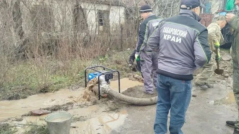 Аварийная бригада из Хабаровского края выполнила комплекс работ по откачке воды и ремонту водопровода в Дебальцево Аварийная бригада из Хабаровского края выполнила комплекс работ по откачке воды и ремонту водопровода в Дебальцево
