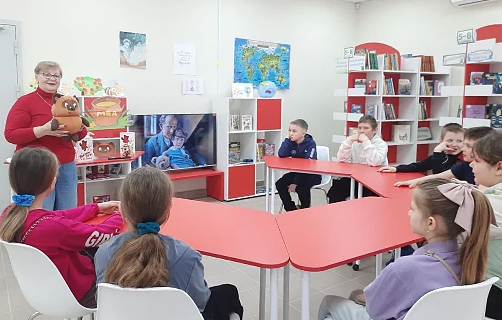 Мариупольским школьникам рассказали о том, как создавалась сказка о Винни-Пухе Мариупольским школьникам рассказали о том, как создавалась сказка о Винни-Пухе