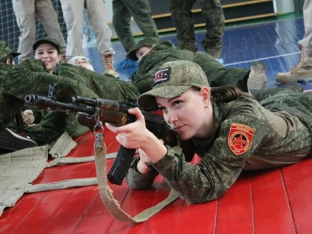 В Снежном провели военно-патриотическую игру «Зарница 2.0»