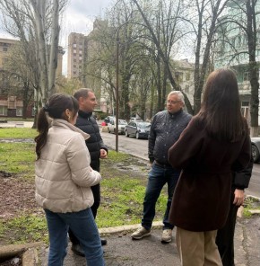 10 апреля, первый заместитель руководителя Управы Ворошиловского внутригородского района Евтеев Андрей совместно с депутатом Донецкого городского Совета Ткаченко Сергеем провели встречу с населением