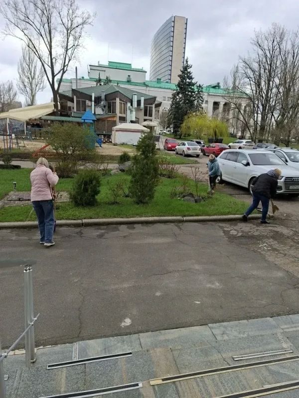 В рамках акции "Зеленый Донбасс" 11 апреля 2026 года прошел общереспубликанский субботник В рамках акции "Зеленый Донбасс" 11 апреля 2026 года прошел общереспубликанский субботник