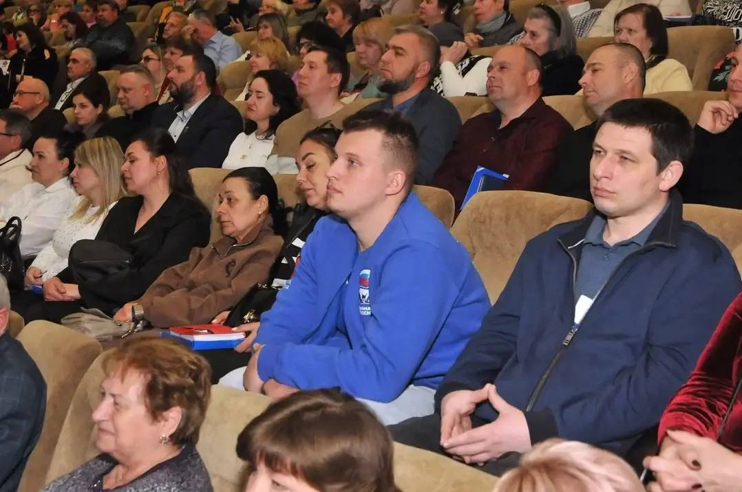 Анна Кондрыкинская: С каждым масштабным мероприятием мы с огромной радостью замечаем: наша команда старших по домам растёт, становится сильнее и многочисленнее! Анна Кондрыкинская: С каждым масштабным мероприятием мы с огромной радостью замечаем: наша команда старших по домам растёт, становится сильнее и многочисленнее!