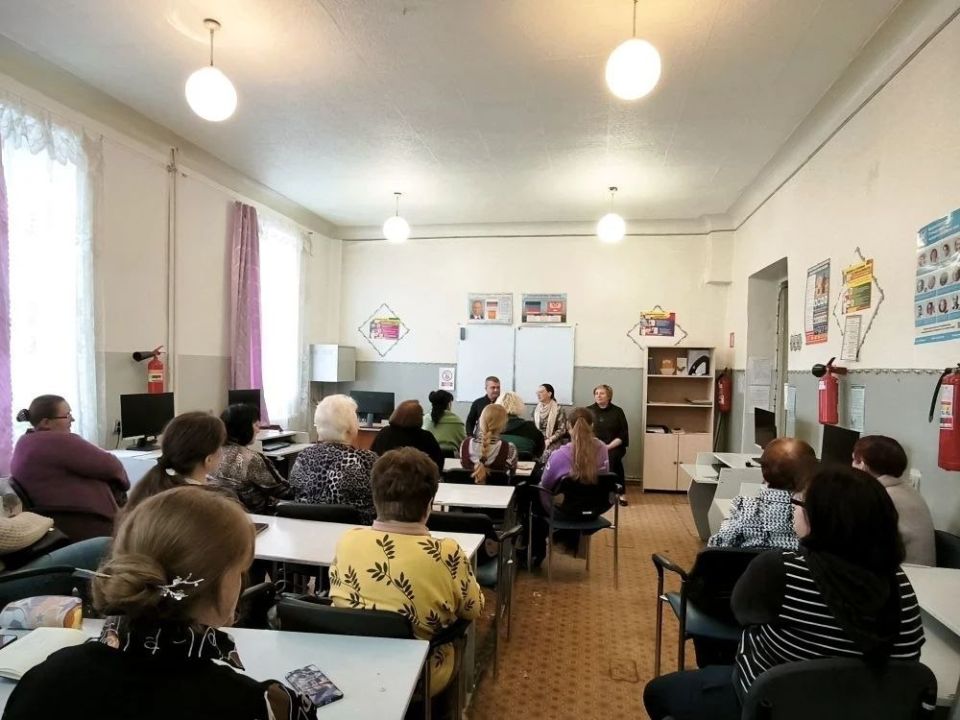 Юрий Атаманов: С руководителем Управы Ленинского внутригородского района Администрации г.о. Донецк Татьяной Темниковой провели встречу с трудовым коллективом ГБОУ «Школа № 29 г.о. Донецк» Юрий Атаманов: С руководителем Управы Ленинского внутригородского района Администрации г.о. Донецк Татьяной Темниковой провели встречу с трудовым коллективом ГБОУ «Школа № 29 г.о. Донецк»