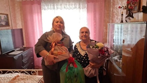 Память, которая не гаснет: руководитель Управы Горняцкого района посетила ветерана