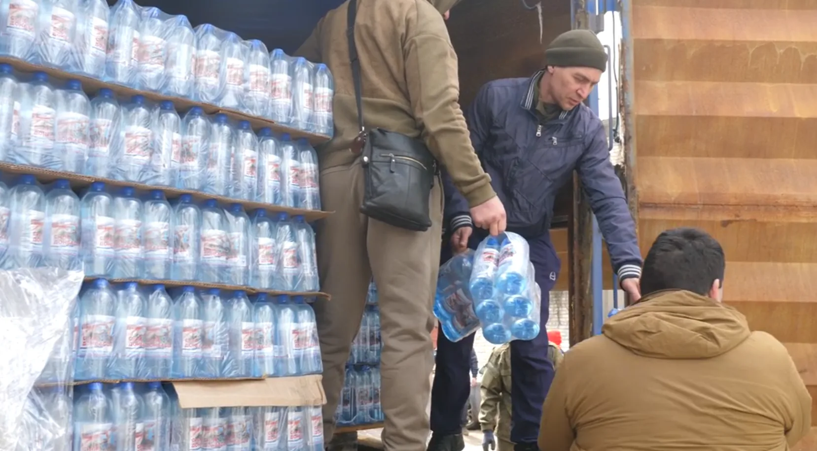 Третья партия воды «Сила Донбасса» прибыла в Республику Третья партия воды «Сила Донбасса» прибыла в Республику