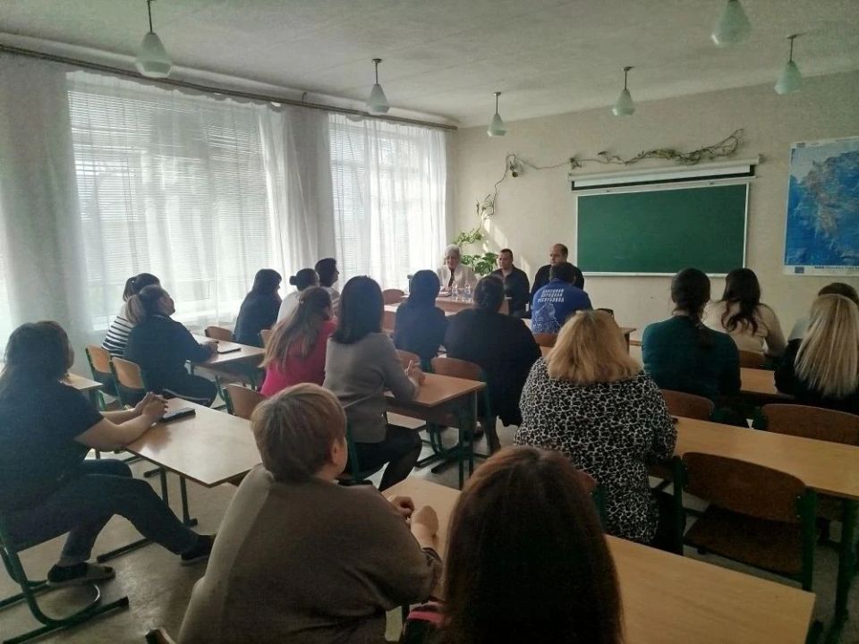Заместители главы администрации Старобешевского муниципального округа Вера Немилостивая и Николай Чеботаев провели встречу с трудовым коллективом Стыльской школы Заместители главы администрации Старобешевского муниципального округа Вера Немилостивая и Николай Чеботаев провели встречу с трудовым коллективом Стыльской школы