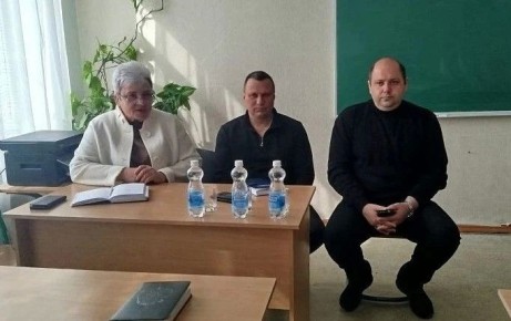 Заместители главы администрации Старобешевского муниципального округа Вера Немилостивая и Николай Чеботаев провели встречу с трудовым коллективом Стыльской школы