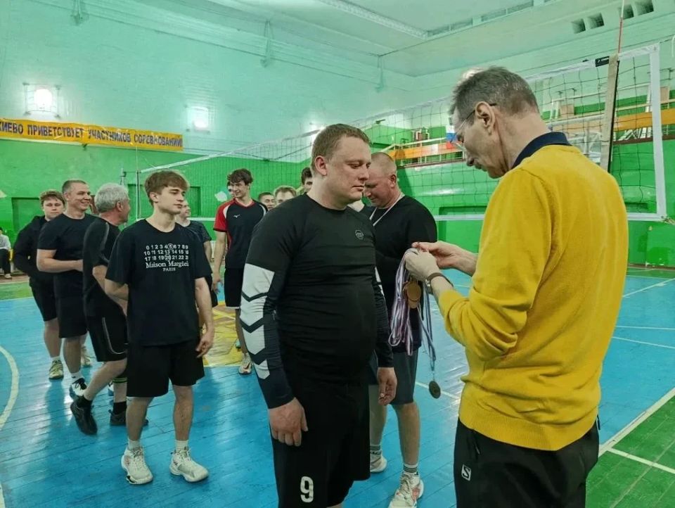 Кубок по волейболу. В Енакиево прошел кубок по волейболу, приуроченный к празднованию Дня космонавтики, посвященный летчику-космонавту Г.Т. Береговому Кубок по волейболу. В Енакиево прошел кубок по волейболу, приуроченный к празднованию Дня космонавтики, посвященный летчику-космонавту Г.Т. Береговому