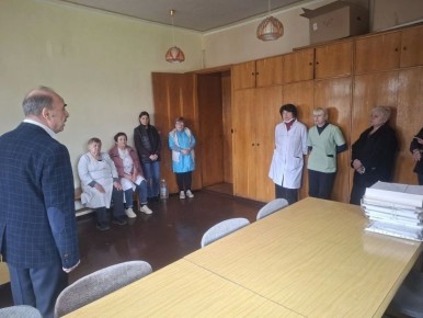 Сегодня, 14 апреля, в рамках поручения Главы ДНР Дениса Пушилина, депутат Макеевского городского совета Александр Подгорный провел встречу с жителями Кировского района по ул. Папанина, 18а