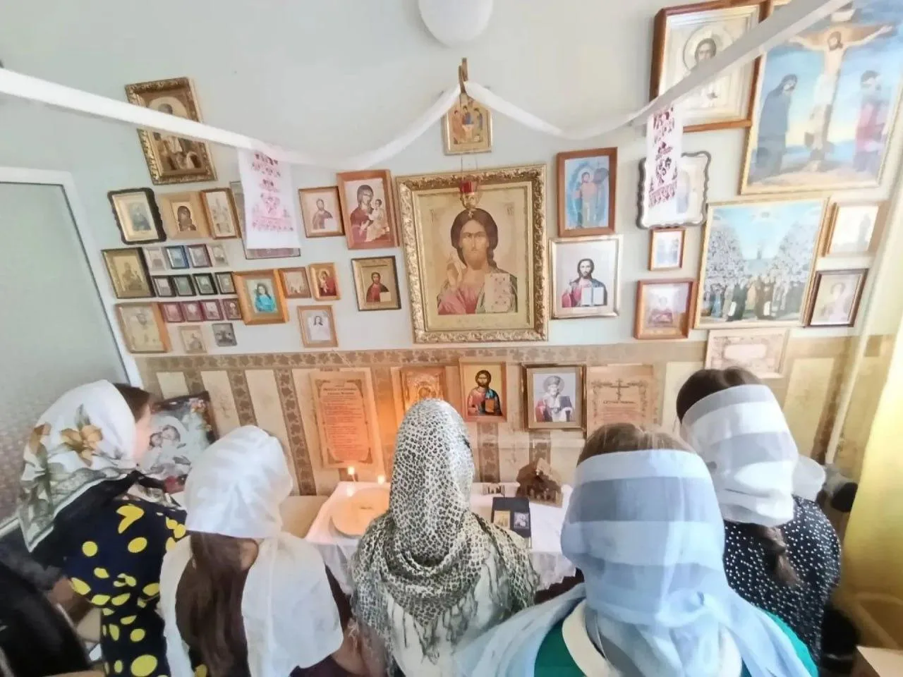 Пасхальное чудо своими руками сделали воспитанники социально-реабилитационного центра Харцызска