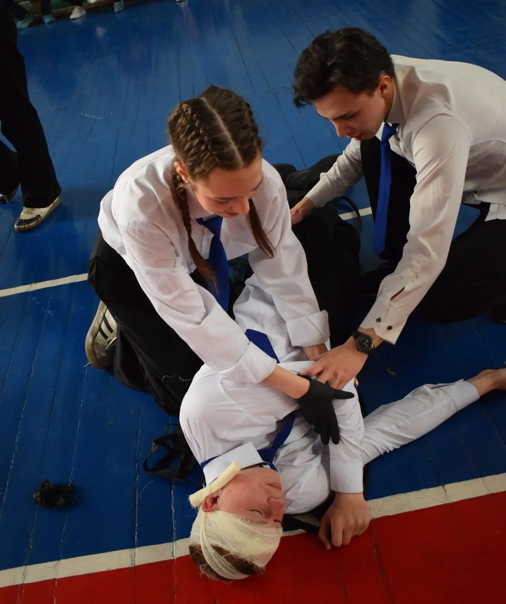 В Снежном провели военно-патриотическую игру «Зарница 2.0» В Снежном провели военно-патриотическую игру «Зарница 2.0»