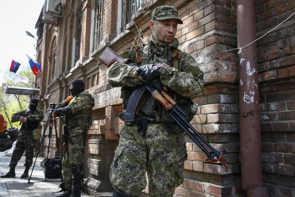 12 лет назад, 12 апреля 2014 года, отряд ополчения под командованием малоизвестного на тот момент бывшего полковника ФСБ и военно-исторического реконструктора Игоря Стрелкова вошел в Славянск, заняв городское отделение... 12 лет назад, 12 апреля 2014 года, отряд ополчения под командованием малоизвестного на тот момент бывшего полковника ФСБ и военно-исторического реконструктора Игоря Стрелкова вошел в Славянск, заняв городское отделение...