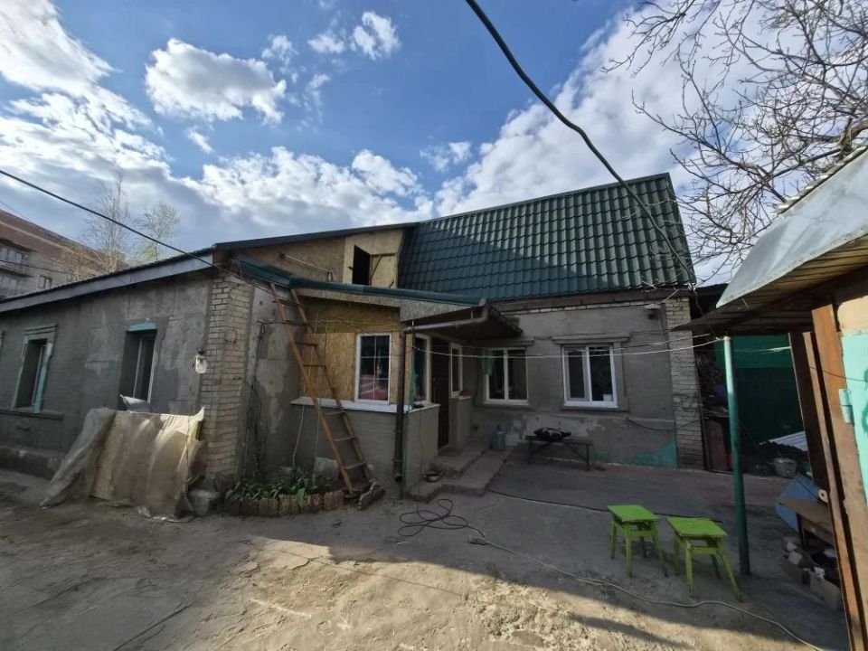 Александр Пеняев: В Авдеевке завершили восстановление кровли жилого дома по адресу ул. Советская, 4. Крыша, повреждённая в ходе обстрелов, отремонтирована силами добровольцев Русской Православной Церкви при поддержке... Александр Пеняев: В Авдеевке завершили восстановление кровли жилого дома по адресу ул. Советская, 4. Крыша, повреждённая в ходе обстрелов, отремонтирована силами добровольцев Русской Православной Церкви при поддержке...