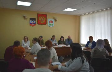 На еженедельном аппаратном совещании с начальниками управлений, отделов, секторов администрации округа и руководителями учреждений рассмотрели ряд вопросов, среди которых начальник Управления архитектуры, градостроительства...