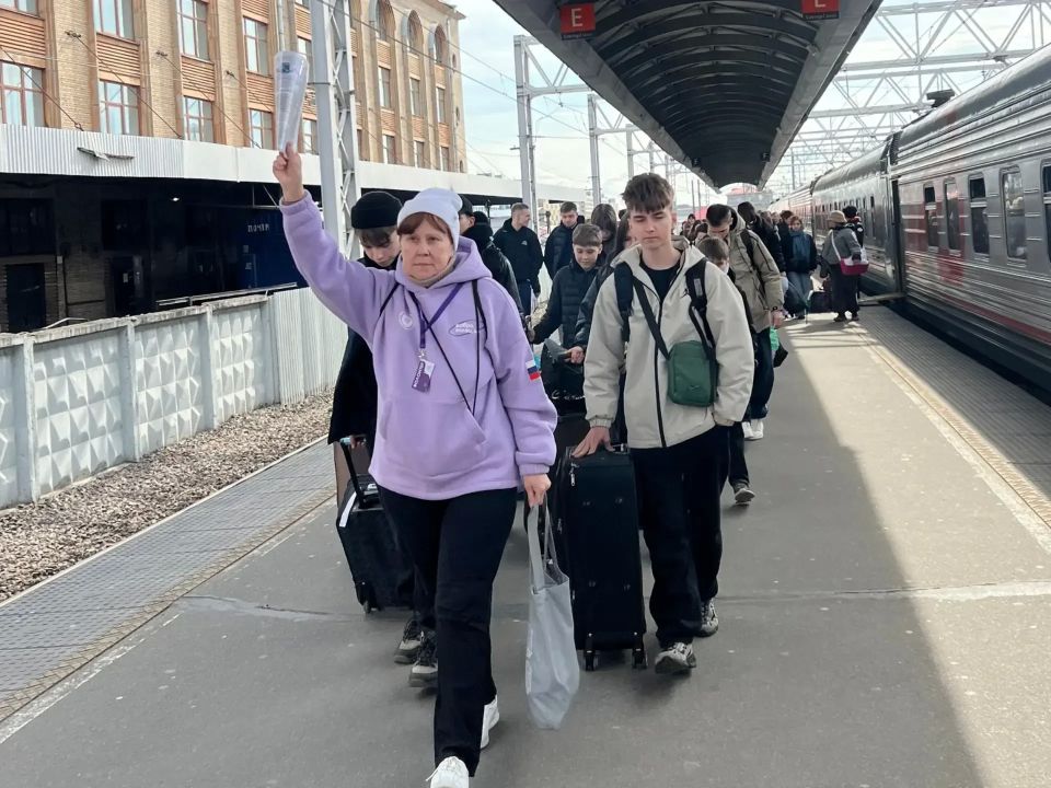 Ленобласть приняла на отдых 100 детей из Енакиево Ленобласть приняла на отдых 100 детей из Енакиево