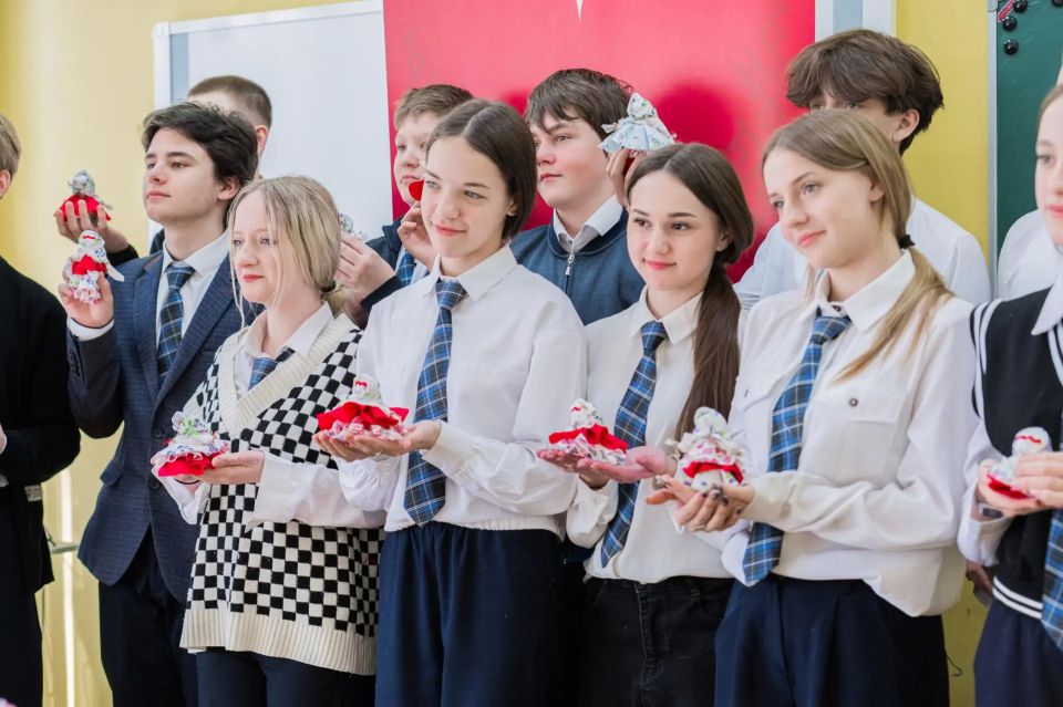 Более 500 школьников поучаствовали в мастер-классах Фестиваля русской культуры и традиций в ДНР Более 500 школьников поучаствовали в мастер-классах Фестиваля русской культуры и традиций в ДНР