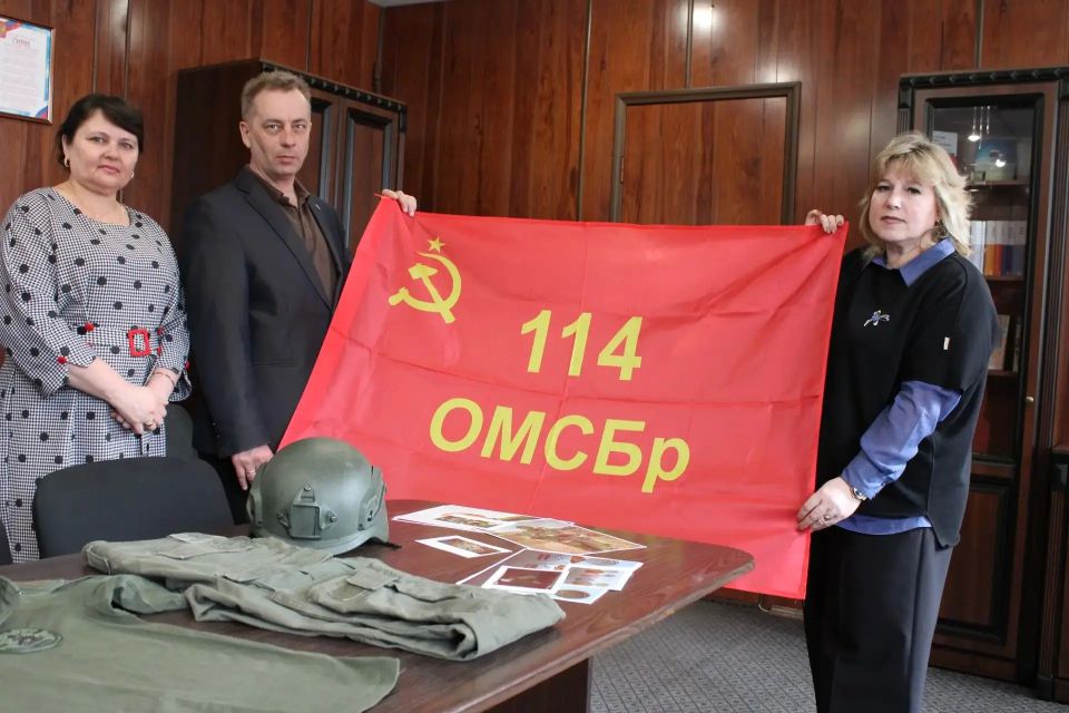 В администрацию Краснолиманского муниципального округа переданы личные вещи, документы и фотографии участников боевых действий В администрацию Краснолиманского муниципального округа переданы личные вещи, документы и фотографии участников боевых действий