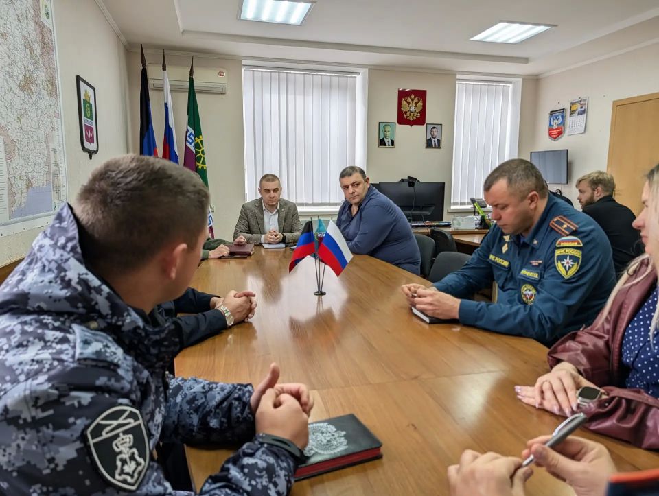 Врип главы муниципального образования Старобешевский муниципальный округ Алексей Черкашин провел встречу с руководителями силовых структур округа Врип главы муниципального образования Старобешевский муниципальный округ Алексей Черкашин провел встречу с руководителями силовых структур округа