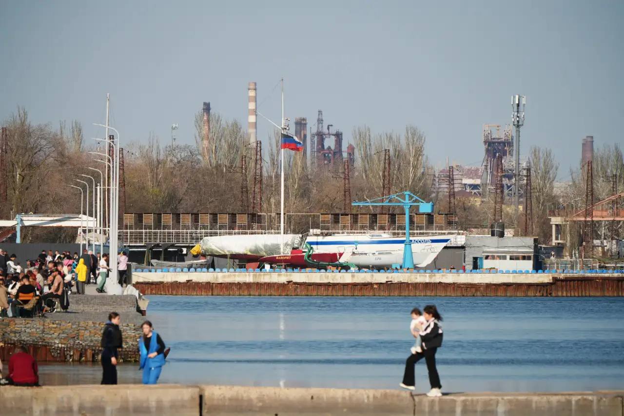 Пришла весна - пора к морю!: Жители юга ДНР массово выходят на прогулки по набережным Пришла весна - пора к морю!: Жители юга ДНР массово выходят на прогулки по набережным