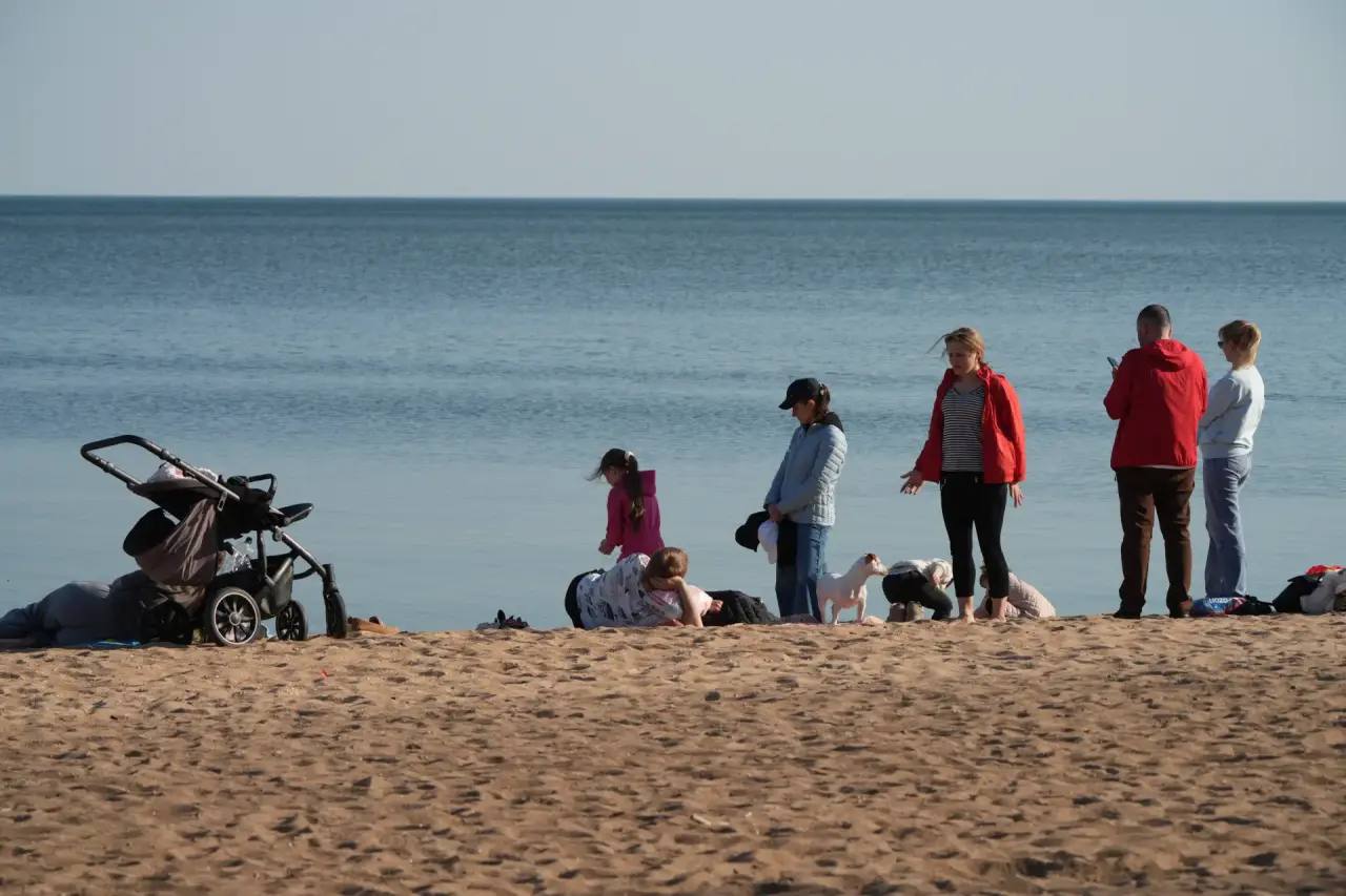 Пришла весна - пора к морю!: Жители юга ДНР массово выходят на прогулки по набережным Пришла весна - пора к морю!: Жители юга ДНР массово выходят на прогулки по набережным
