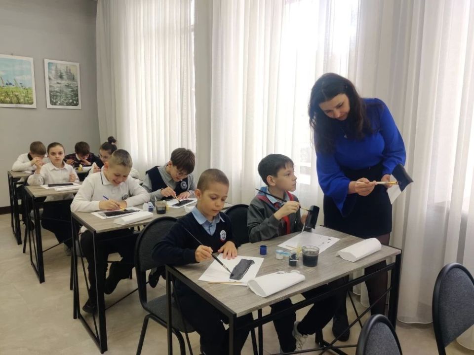 В Краеведческом музее города Мариуполя открылась выставка работ юных художников В Краеведческом музее города Мариуполя открылась выставка работ юных художников