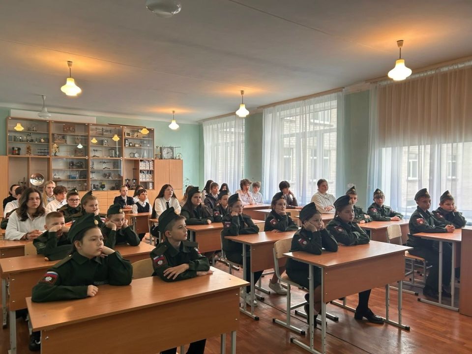 Школьники Ждановки почтили память Героя России Школьники Ждановки почтили память Героя России