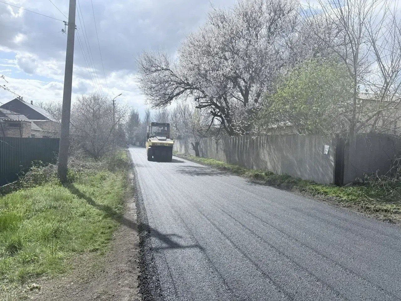 При поддержке Нижегородской области в Иловайске обновляют асфальт При поддержке Нижегородской области в Иловайске обновляют асфальт