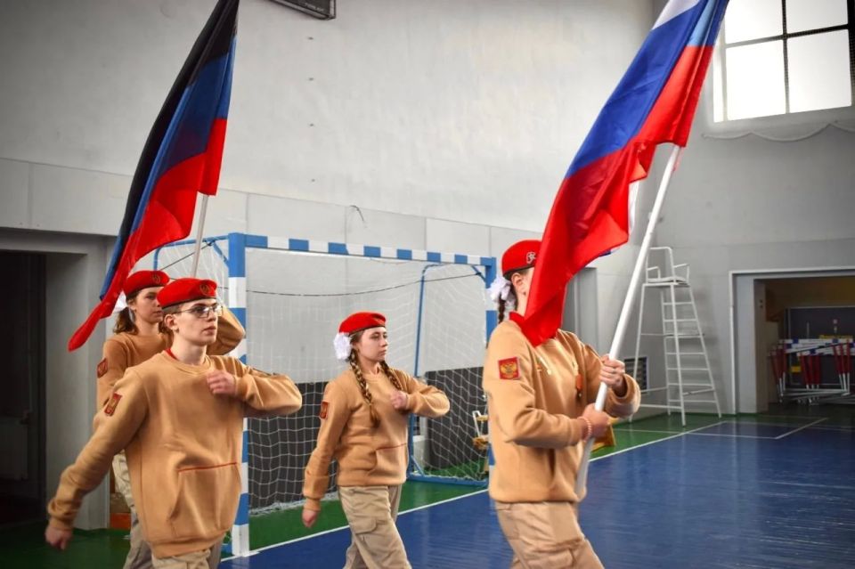 В Снежном провели военно-патриотическую игру «Зарница 2.0» В Снежном провели военно-патриотическую игру «Зарница 2.0»