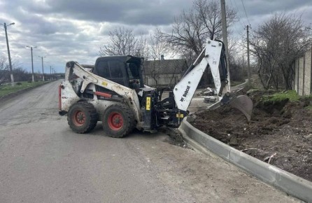 Хабаровский край выполнил ремонт придорожной территории в Дебальцево