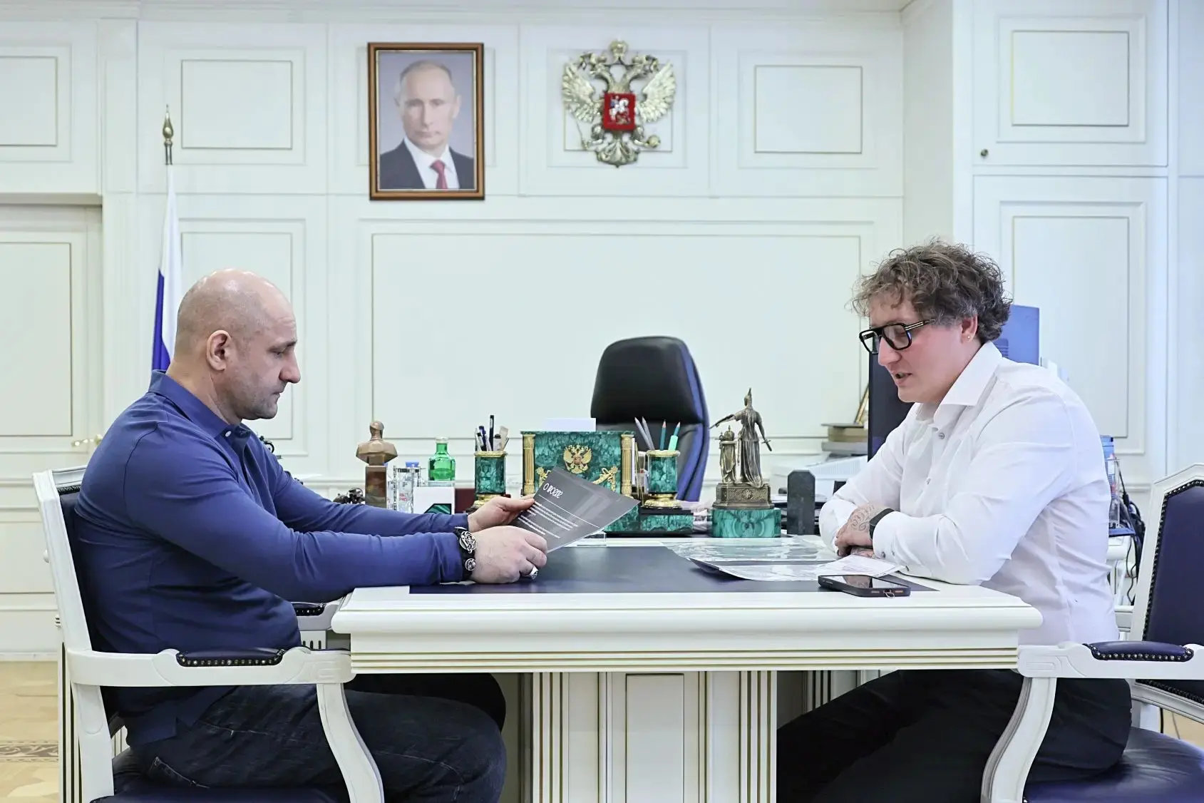 Артём Жога: Встретился с автором федерального историко-патриотического проекта Тыловики.рф Романом Буркало. Мы познакомились на кинопремии "Герои большой страны", где он получил награду в одной из номинаций