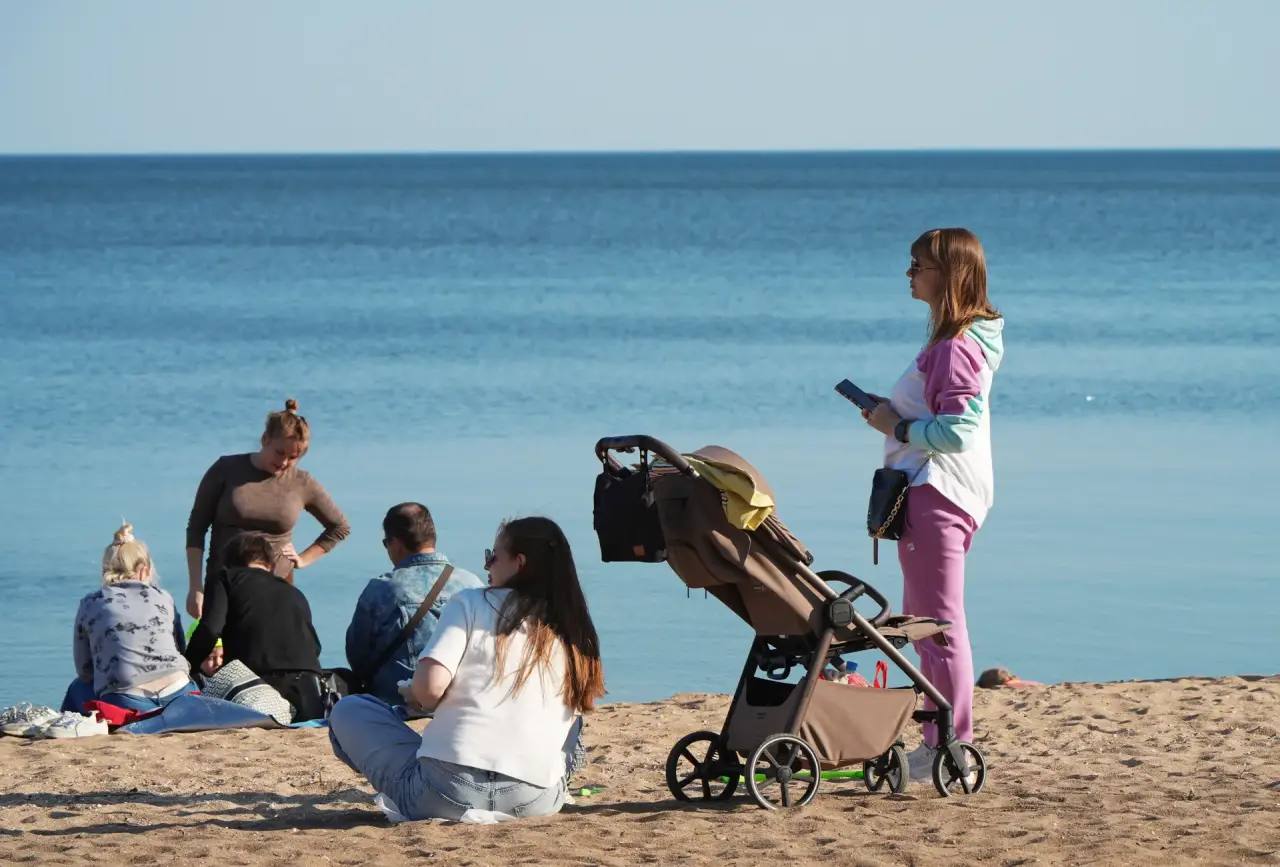 Пришла весна - пора к морю!: Жители юга ДНР массово выходят на прогулки по набережным Пришла весна - пора к морю!: Жители юга ДНР массово выходят на прогулки по набережным