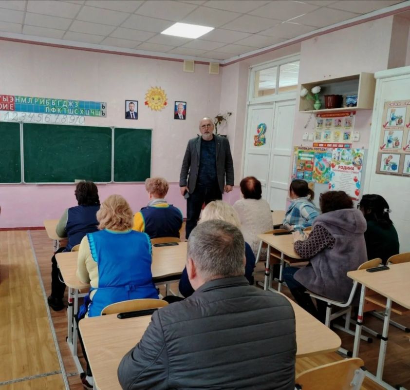 14 апреля 2026 года депутаты Горловского городского совета от фракции «Единая Россия» — Роман Конев, Наталия Ботвина, Олег Сладкевич, Эдуард Полепкин, Сергей Медведев, Максим Лебедев, Дмитрий Корона, Инесса Матвейчук и... 14 апреля 2026 года депутаты Горловского городского совета от фракции «Единая Россия» — Роман Конев, Наталия Ботвина, Олег Сладкевич, Эдуард Полепкин, Сергей Медведев, Максим Лебедев, Дмитрий Корона, Инесса Матвейчук и...