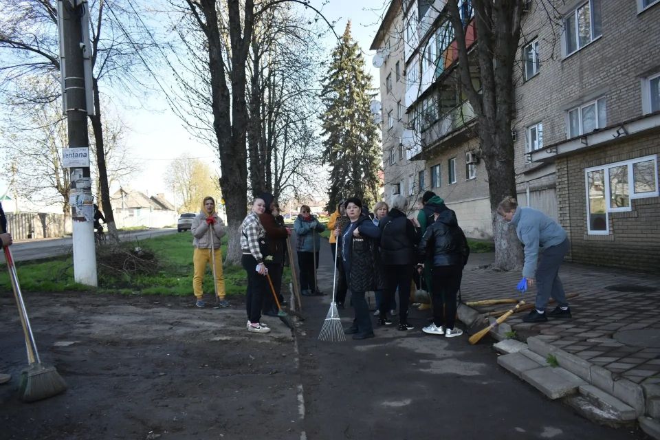 Амвросиевский округ присоединился к республиканскому субботнику 11 апреля Амвросиевский округ присоединился к республиканскому субботнику 11 апреля