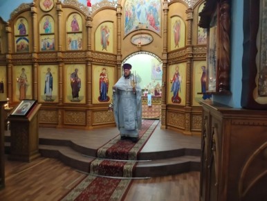 ХРИСТОС ВОСКРЕСЕ!. В храме святых апостолов Петра и Павла г. Моспино совершили торжественное богослужение в честь самого великого христианского праздника–Пасхи Христовой