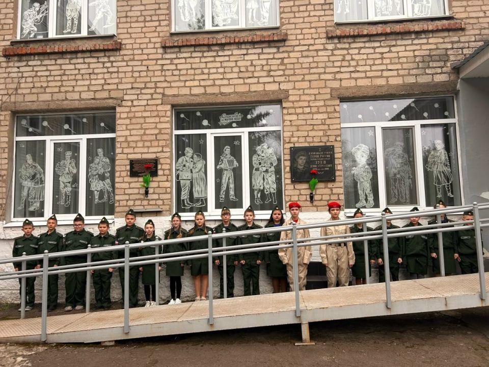 Школьники Ждановки почтили память Героя России Школьники Ждановки почтили память Героя России