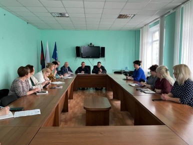 Василий Овчаров: 14 апреля 2026 года, состоялось аппаратное совещание с начальниками структурных подразделений Администрации Новоазовского муниципального округа, территориальных подразделений министерств и ведомств ДНР, а...