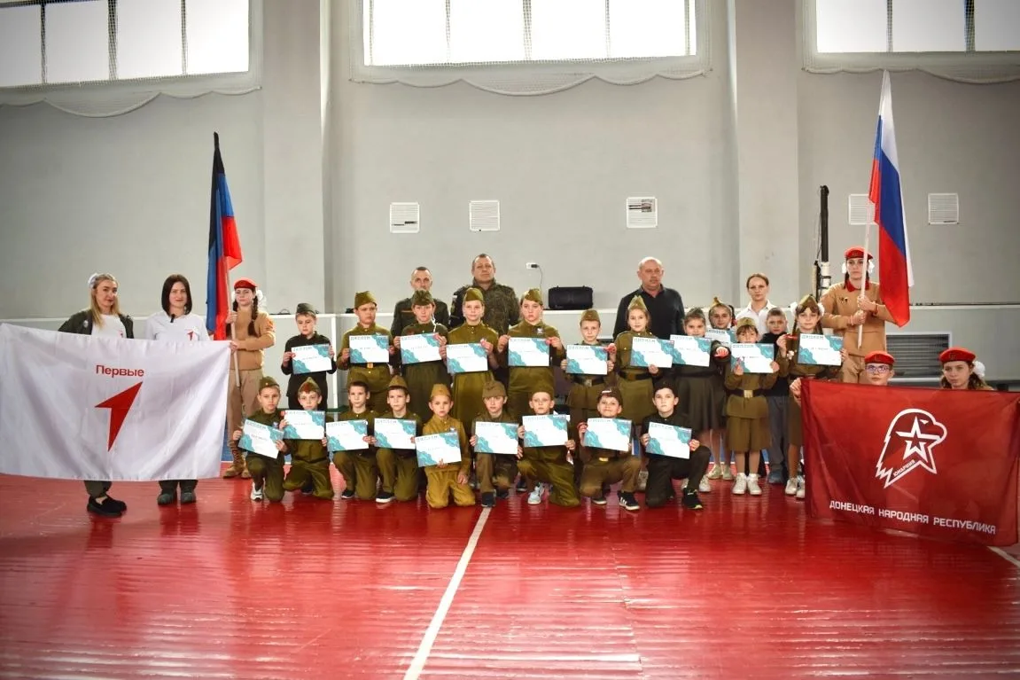 В Снежном провели военно-патриотическую игру «Зарница 2.0» В Снежном провели военно-патриотическую игру «Зарница 2.0»