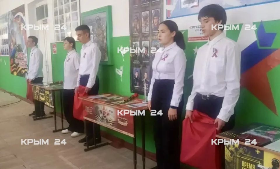 Три парты героя, посвящённые защитникам Родины, открыли в Ленинском районе Три парты героя, посвящённые защитникам Родины, открыли в Ленинском районе