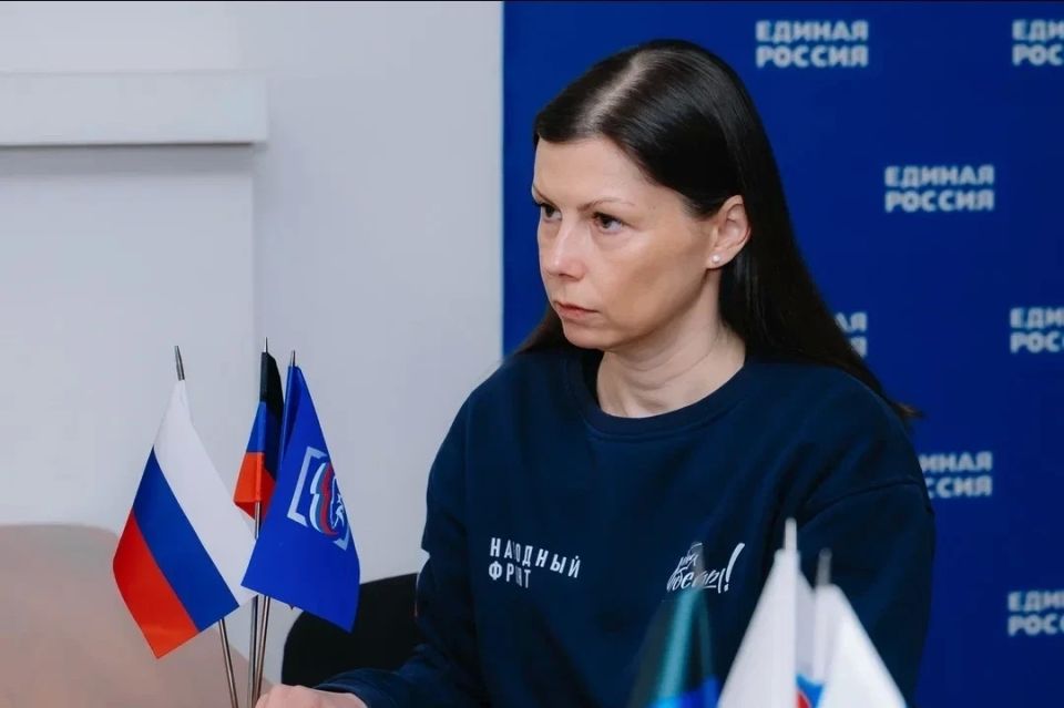 Ирина Куксенкова: Теперь официально: сегодня подала документы в донецкое отделение «Единой России» для участия в предварительном голосовании на выборах в Госдуму! Приняла это решение потому, что Народная программа партии —... Ирина Куксенкова: Теперь официально: сегодня подала документы в донецкое отделение «Единой России» для участия в предварительном голосовании на выборах в Госдуму! Приняла это решение потому, что Народная программа партии —...