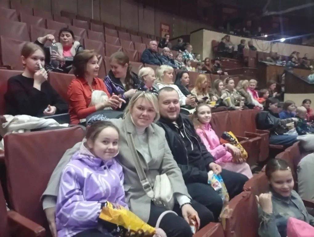 Дети подопечных Комитета семей воинов Отечества в цирке Дети подопечных Комитета семей воинов Отечества в цирке