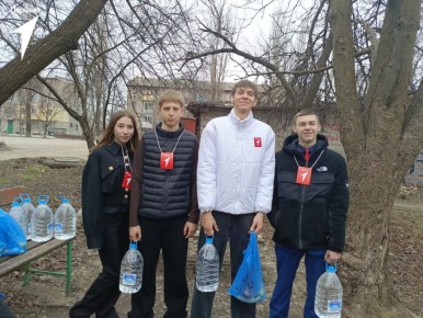 Первые снова в деле. Волонтёры Движения не останавливаются и продолжают оказывать помощь тем, кому сейчас особенно трудно в рамках акции «Эстафета Добра» Мы приходим не по графику, а по зову сердца #ДвижениеПервых...
