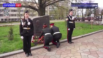 Его называли своим и в театральных кругах, и на передовой