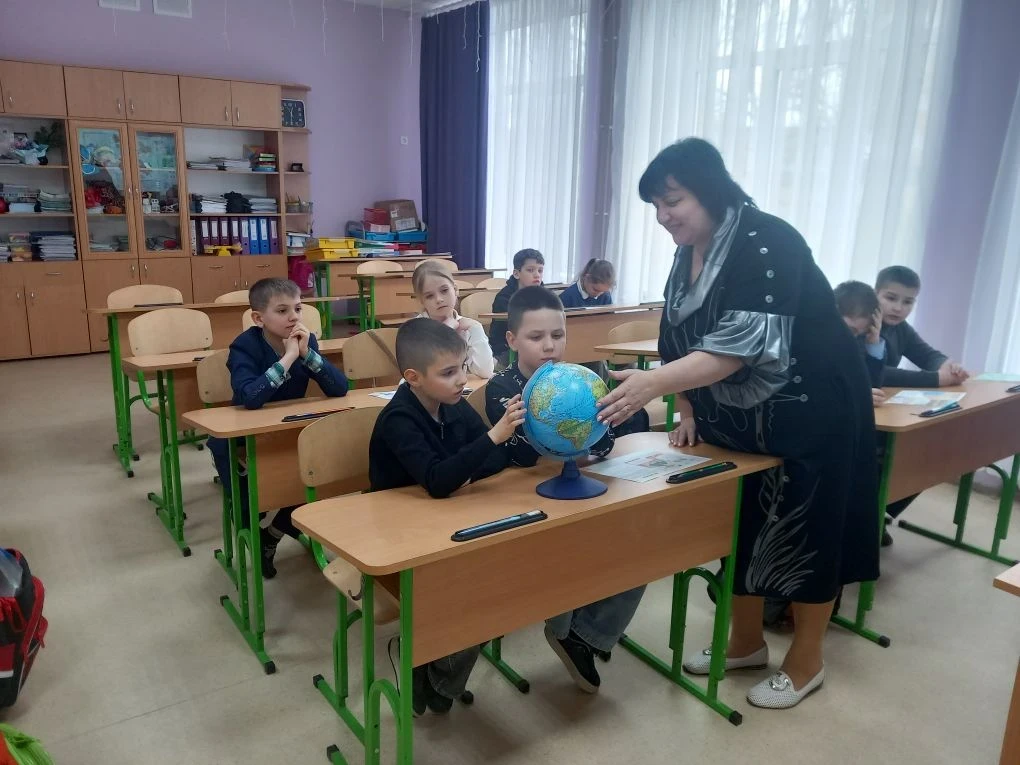 В ГБОУ «Светлодарский УВК г.о. Дебальцево» состоялось мероприятие, организованное Русским географическим обществом, под названием «День географии в школе» В ГБОУ «Светлодарский УВК г.о. Дебальцево» состоялось мероприятие, организованное Русским географическим обществом, под названием «День географии в школе»