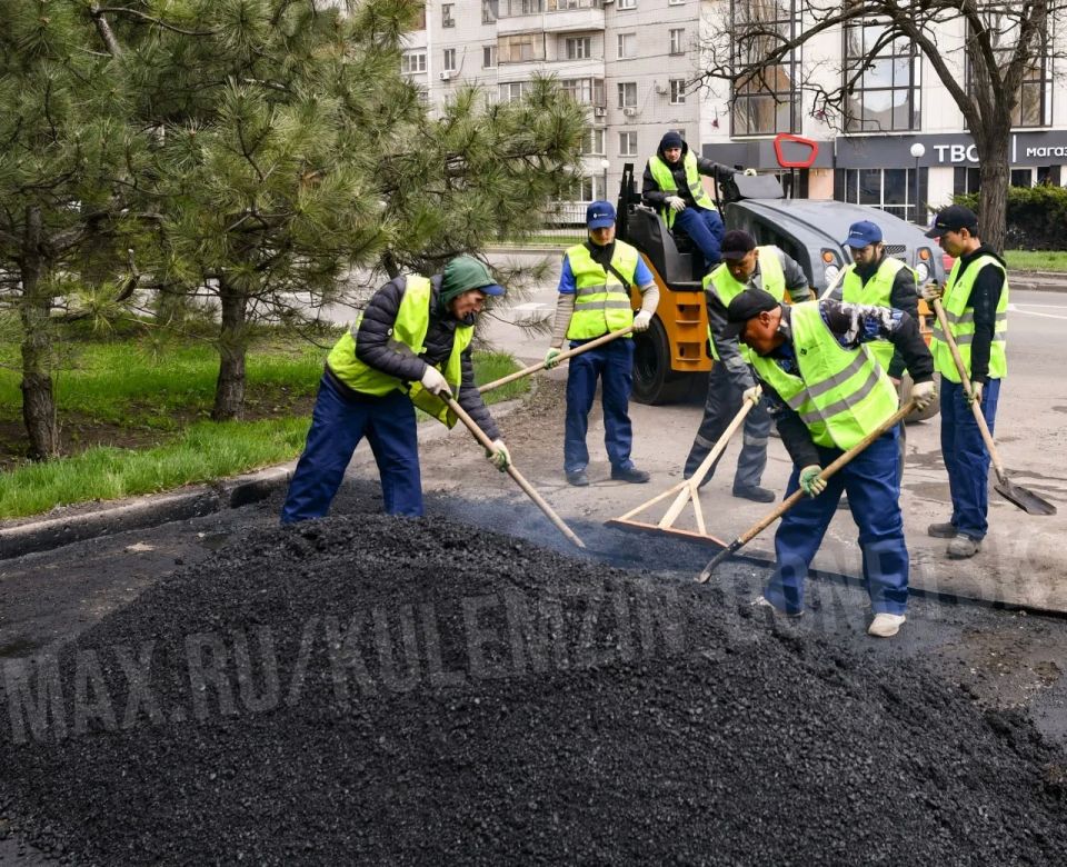 В Донецке стартовали работы по обновлению внутриквартальных дорог В Донецке стартовали работы по обновлению внутриквартальных дорог