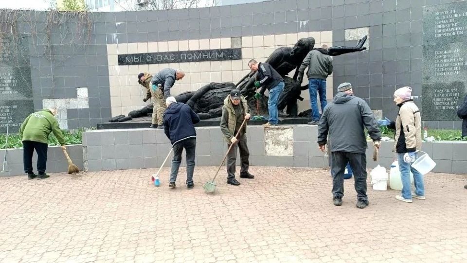 Дмитрий Огилец: Сегодня вместе с членами Макеевской городской организацией "Российский союз ветеранов Афганистана и специальных военных операций" принял участие в республиканском субботнике, объявленном Главой Донецкой... Дмитрий Огилец: Сегодня вместе с членами Макеевской городской организацией "Российский союз ветеранов Афганистана и специальных военных операций" принял участие в республиканском субботнике, объявленном Главой Донецкой...