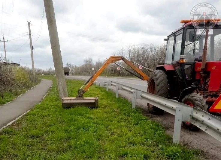 Работники Службы автомобильных дорог Донбасса приступили к обновлению дорожной разметки на дорогах общего пользования Работники Службы автомобильных дорог Донбасса приступили к обновлению дорожной разметки на дорогах общего пользования